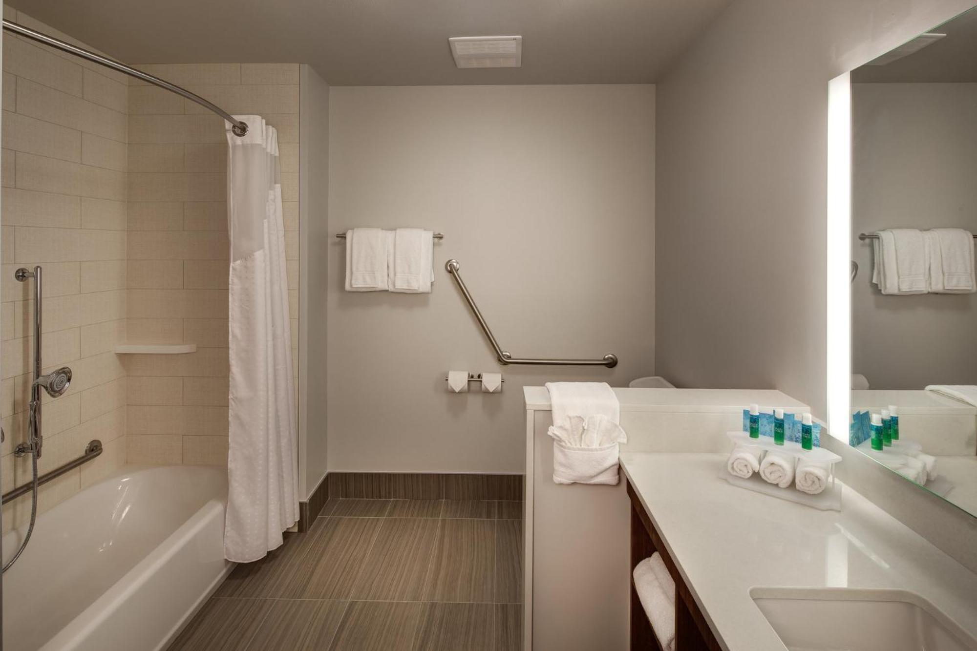 Holiday Inn Express & Suites Terrace By Ihg Exteriör bild