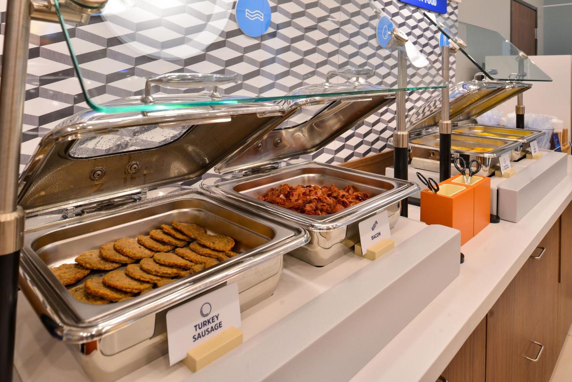 Holiday Inn Express & Suites Terrace By Ihg Exteriör bild