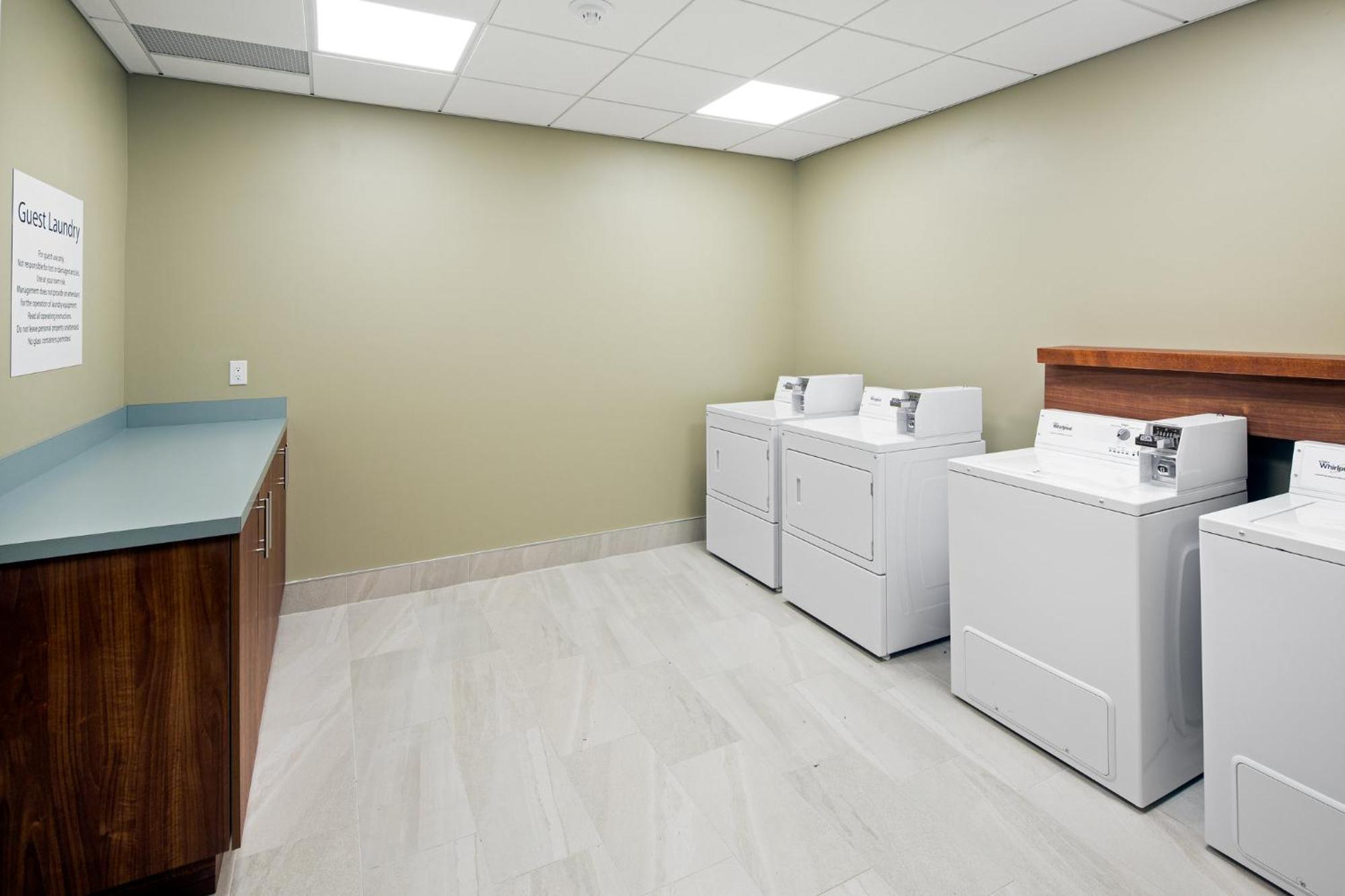 Holiday Inn Express & Suites Terrace By Ihg Exteriör bild