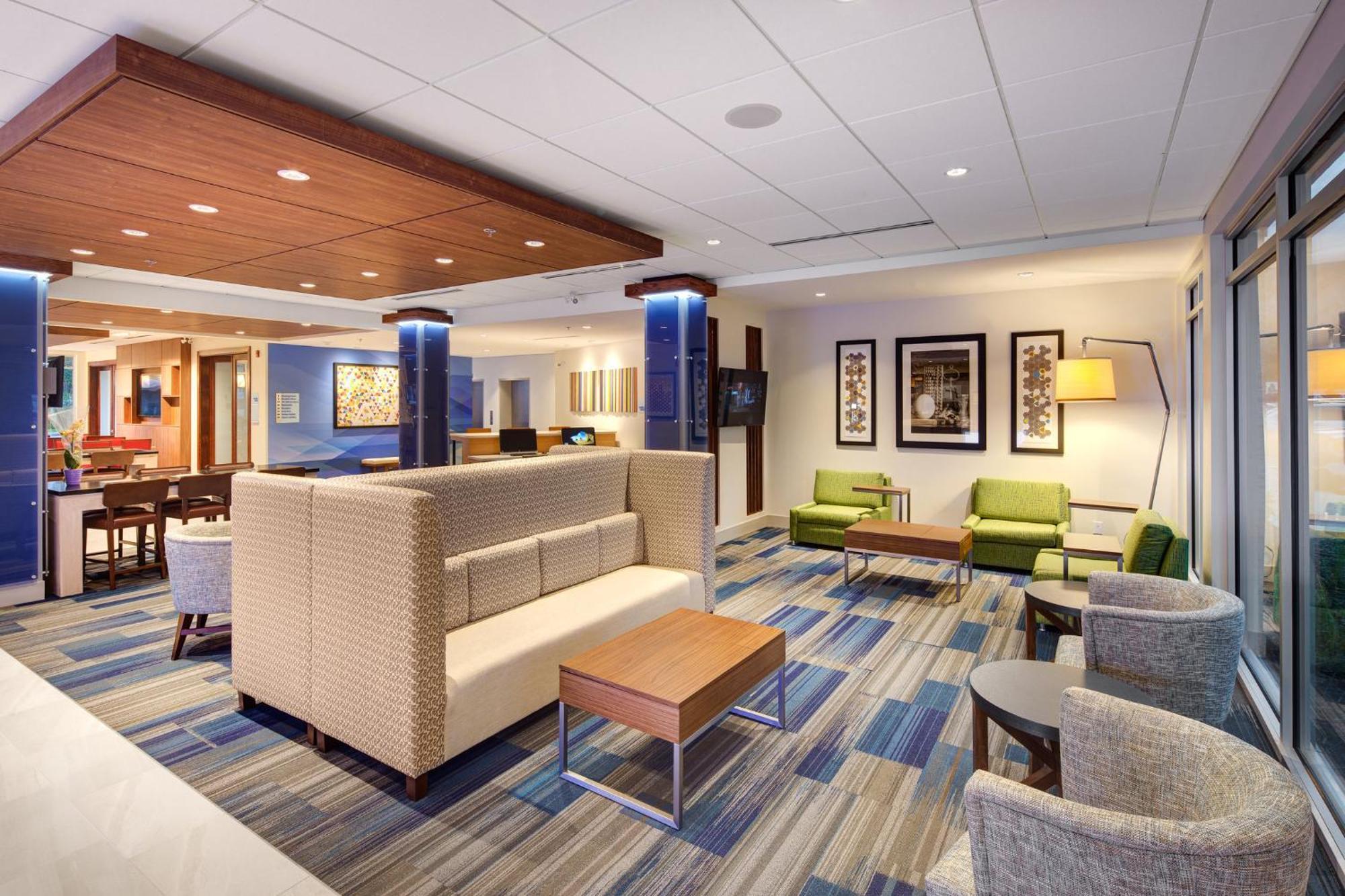 Holiday Inn Express & Suites Terrace By Ihg Exteriör bild
